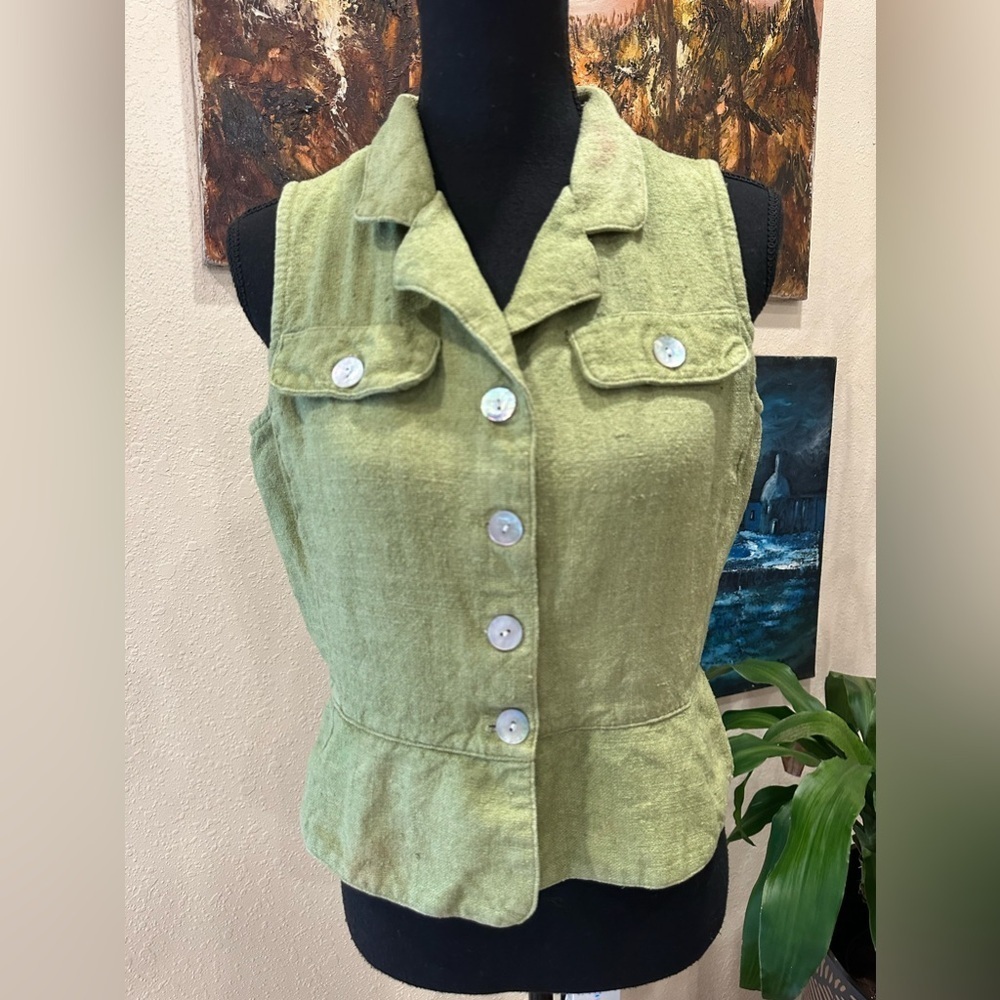 EUC VINTAGE CENTRAL FALLS 100% silk green vest W shells buttons.